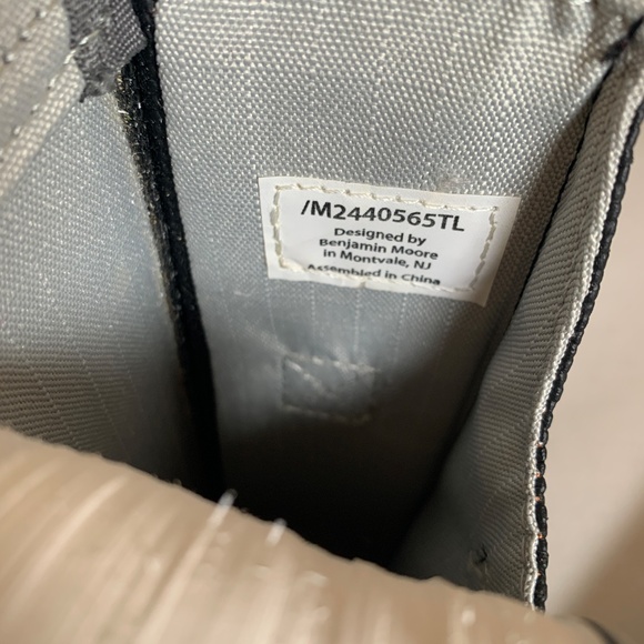 Benjamin Moore Interior Design Paint Chip Fan Decks with Carry Bag - Picture 4 of 7